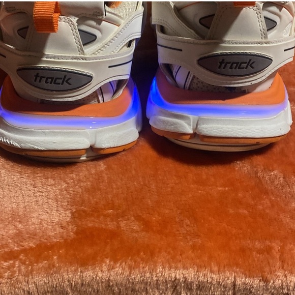 Balenciaga track led lighting - Picture 2 of 11